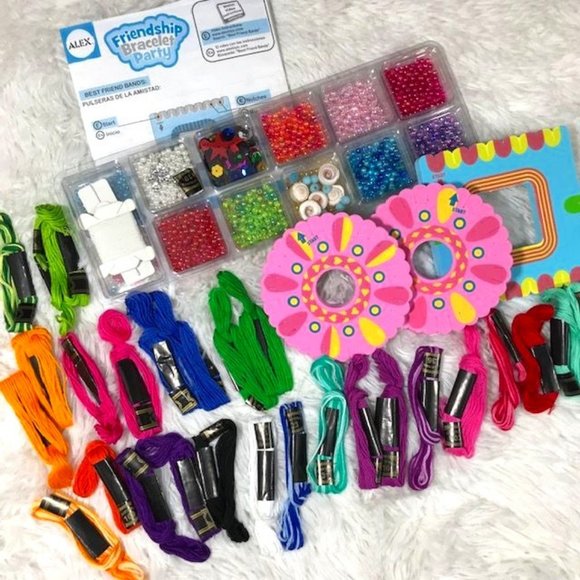 Alex Friendship Bracelet Party Set - Picture 1 of 11